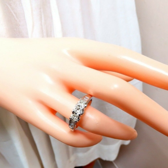 1.30ct Natural Princess Cut Diamonds Ring 14 Karat - Picture 2 of 6